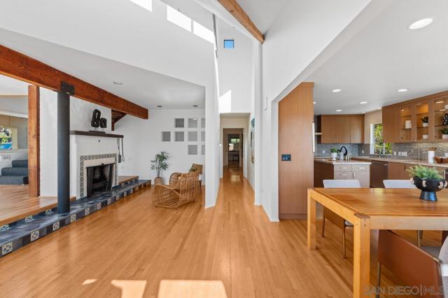 2506 Via Merano, Del Mar CA: https://media.crmls.org/mediaz/2c089119-2a64-4e9d-a2e7-dff04e0296d6.jpg
