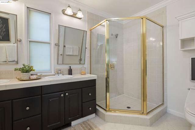 5668 Buena Vista Ave, Oakland CA: https://media.crmls.org/mediaz/2c096559-875b-40a9-ab0b-dde6b61c4b7e.jpg