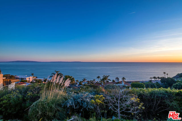 324 Aderno Way, Pacific Palisades CA: https://media.crmls.org/mediaz/2c0a0797-1856-4581-9745-d0d1b4e9c5a4.jpg
