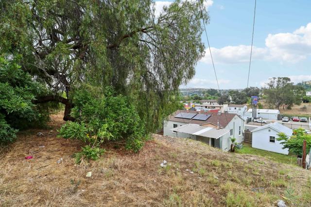 7282 University Ave, La Mesa CA: https://media.crmls.org/mediaz/2c0a407b-4106-4620-bb8f-b6a8a5529eb4.jpg