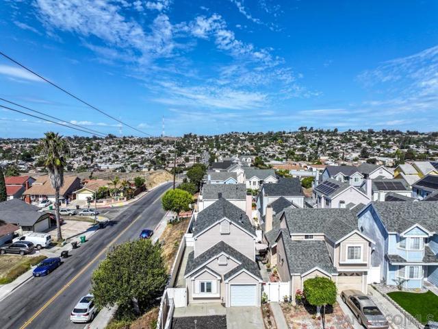 327 61st STREET, San Diego CA: https://media.crmls.org/mediaz/2c0ae3c6-7468-477c-bf20-cd9cbcba0174.jpg