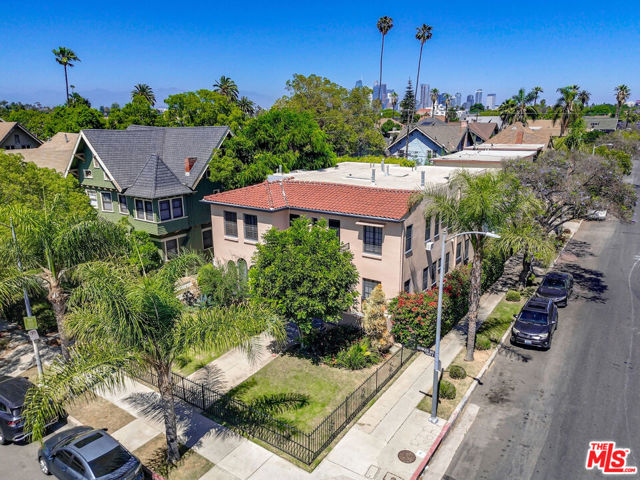 2656 Kenwood Avenue, Los Angeles CA: https://media.crmls.org/mediaz/2c0c5a56-ebf7-48f8-9d87-f7b2686141b1.jpg