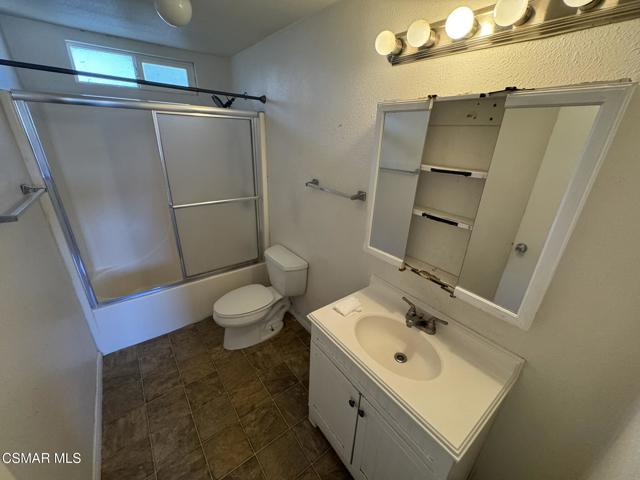 1749 Wilton Street, Simi Valley CA: https://media.crmls.org/mediaz/2c0d04a2-c1d5-479d-8251-4c7c5aa66acd.jpg