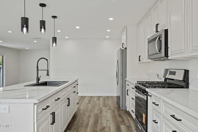 Detail Gallery Image 11 of 28 For 113 Camino Valverde #113,  Camarillo,  CA 93012 - 2 Beds | 2/1 Baths