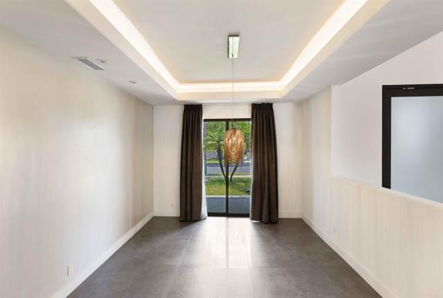 Detail Gallery Image 3 of 22 For 410 Milagrosa Cir, Chula Vista,  CA 91910 - 5 Beds | 4/1 Baths