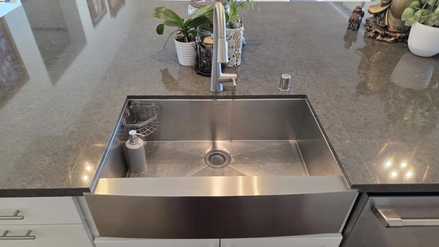 4709 Iron Bird Dr, Folsom CA: https://media.crmls.org/mediaz/2c0db80a-54f7-4432-a372-27745e310bb2.jpg