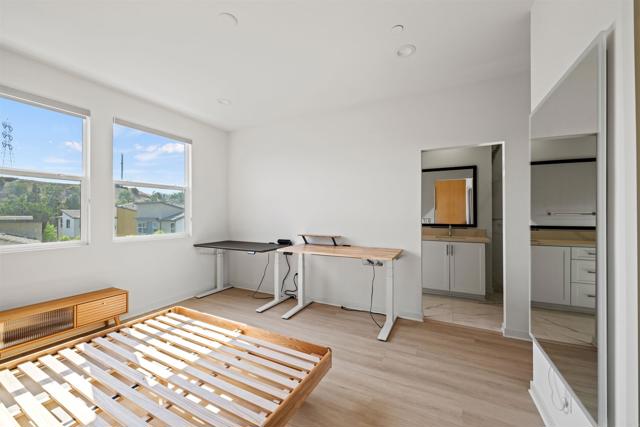 10422 Adamson Way, San Diego CA: https://media.crmls.org/mediaz/2c0de218-f4a3-4662-9be6-f1f847de131c.jpg
