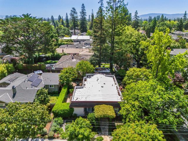 435 Edgewood Road, Redwood City CA: https://media.crmls.org/mediaz/2c0e29d5-ae95-4899-a503-3ca59118e19e.jpg