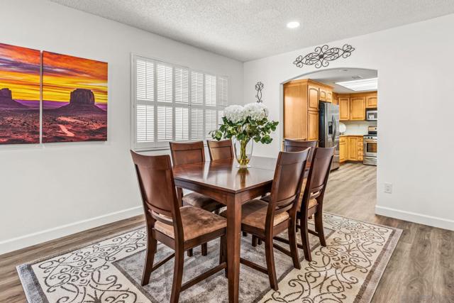 1261 La Mirada Ave, Escondido CA: https://media.crmls.org/mediaz/2c0e4f2e-7208-412d-915c-de782d459ad4.jpg