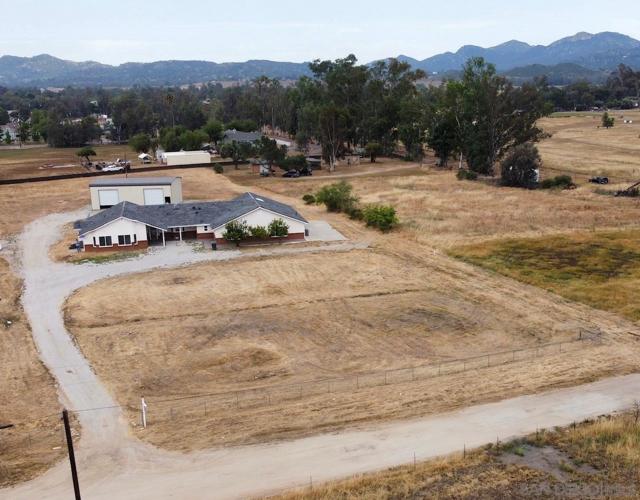 2152 Walnut St, Ramona CA: https://media.crmls.org/mediaz/2c0f095d-de6e-4af8-8236-82b7fc0eeacd.jpg