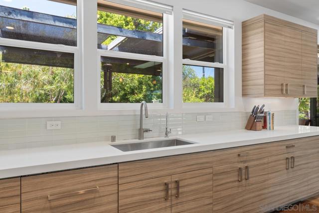 1180 Devonshire Dr, Encinitas CA: https://media.crmls.org/mediaz/2c0ff69b-c86a-4a52-8de7-4872a8cd5d90.jpg
