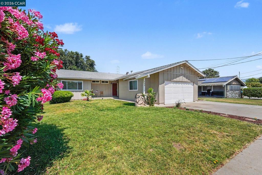 123 E Lake Dr