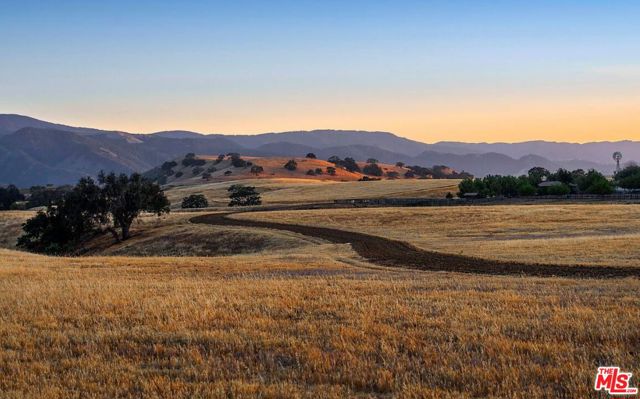 1430 Count Fleet Street, Santa Ynez CA: https://media.crmls.org/mediaz/2c108c60-cdd8-43ff-924e-c03f1f2146f4.jpg