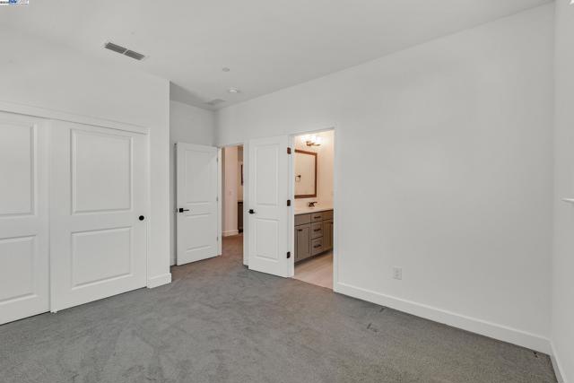 2222 Davie Pl, Tracy CA: https://media.crmls.org/mediaz/2c10e2a6-738f-4ab4-b5ce-090daec93242.jpg
