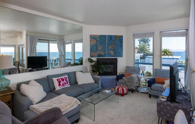 260 Rio Del Mar Boulevard, Aptos CA: https://media.crmls.org/mediaz/2c1103d0-ba1d-430f-b1fb-3dc13327dbef.jpg