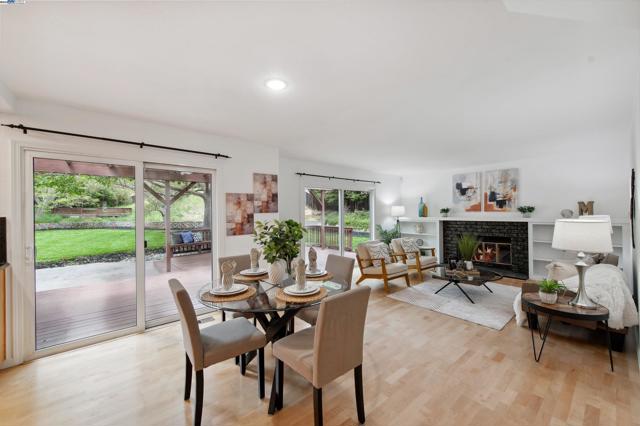 8658 Fenwick Way, Dublin CA: https://media.crmls.org/mediaz/2c1196cb-dcb1-4a8f-9f54-9aafcceefc1a.jpg