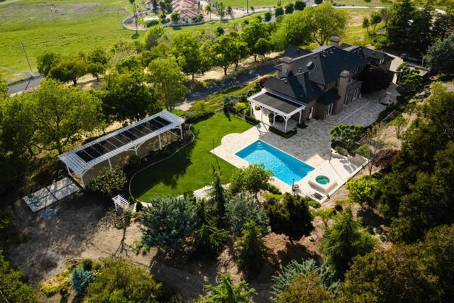 9540 Via Del Oro, Gilroy CA: https://media.crmls.org/mediaz/2c11acfd-130c-40c5-a546-f0b500448824.jpg