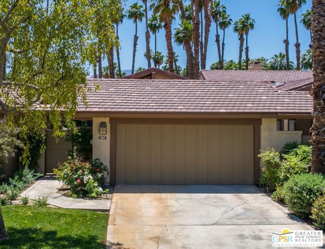 307 Appaloosa Way, Palm Desert CA: https://media.crmls.org/mediaz/2c11ebdd-7552-47df-9182-ea880b7f4471.jpg