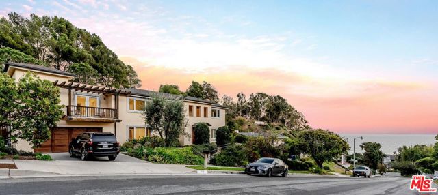 212 Surfview Dr, Pacific Palisades, CA 90272