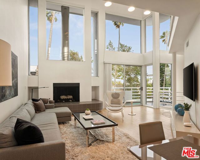 611 Pacific Street photo 5