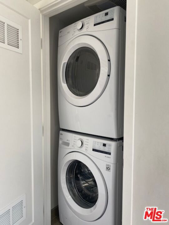 4937 1/2 W 20th Street, Los Angeles CA: https://media.crmls.org/mediaz/2c12be03-dc13-41cf-a970-b89eb4072fb6.jpg