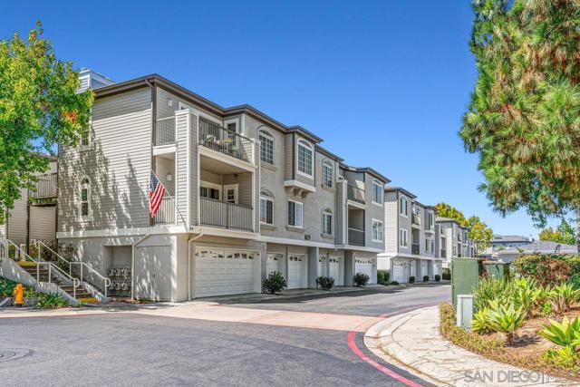 8619 Via Mallorca, La Jolla CA: https://media.crmls.org/mediaz/2c13c834-f53e-40bd-92dc-c34c49fba2d6.jpg