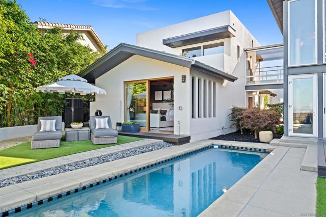5259 Pacifica Dr, San Diego CA: https://media.crmls.org/mediaz/2c13e234-62da-410a-972a-e52238361ddb.jpg