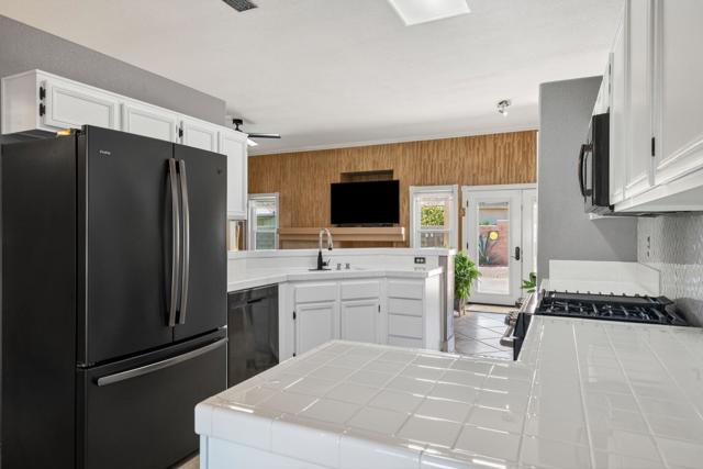 69547 Northhampton Avenue, Cathedral City CA: https://media.crmls.org/mediaz/2c13e72d-b22f-4420-adb8-daffc679e978.jpg