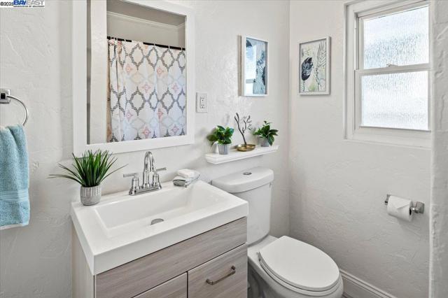 1042 Georgean St, Hayward CA: https://media.crmls.org/mediaz/2c13f165-d987-459c-8672-726ed88d1b56.jpg