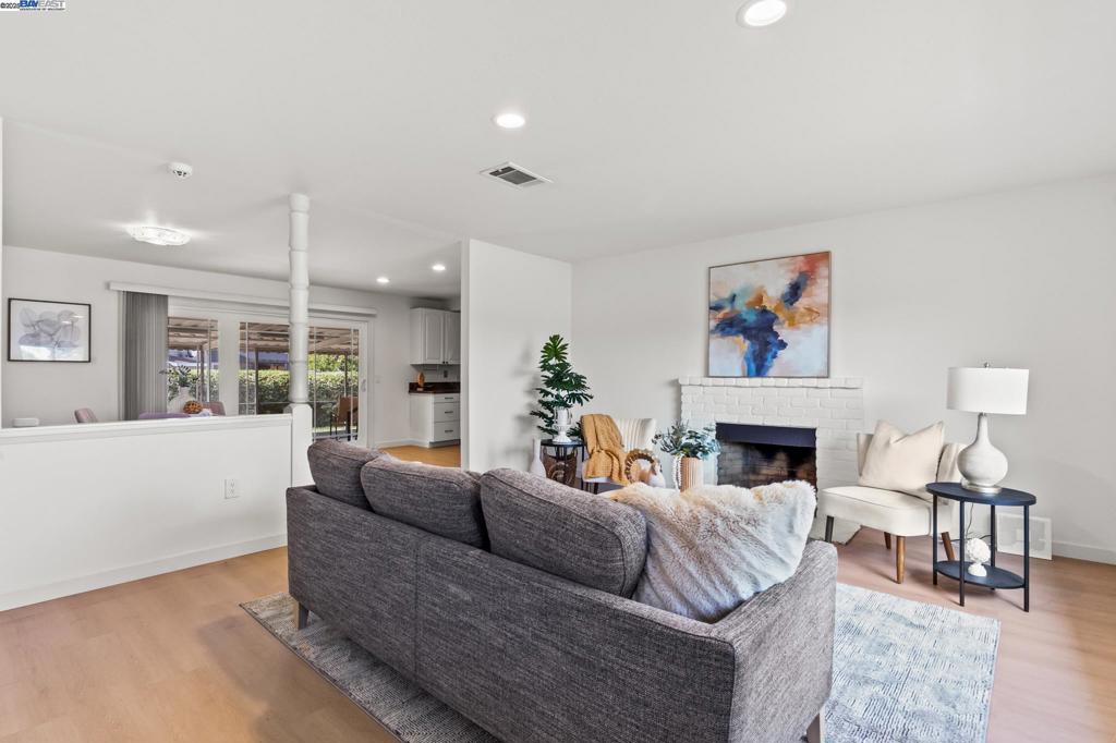9 Dogwood Ct