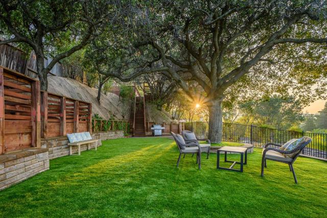 780 S El Monte Avenue, Los Altos CA: https://media.crmls.org/mediaz/2c145f1b-cedf-4180-ac3a-234ddfa92b77.jpg