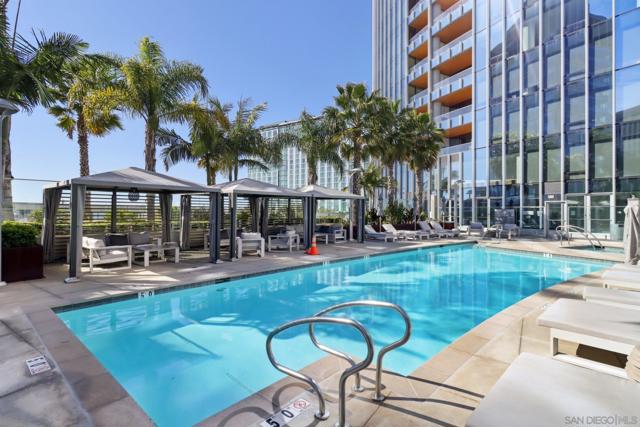 888 W E St, San Diego CA: https://media.crmls.org/mediaz/2c1465f4-7769-43d1-bdde-72074e77ed95.jpg