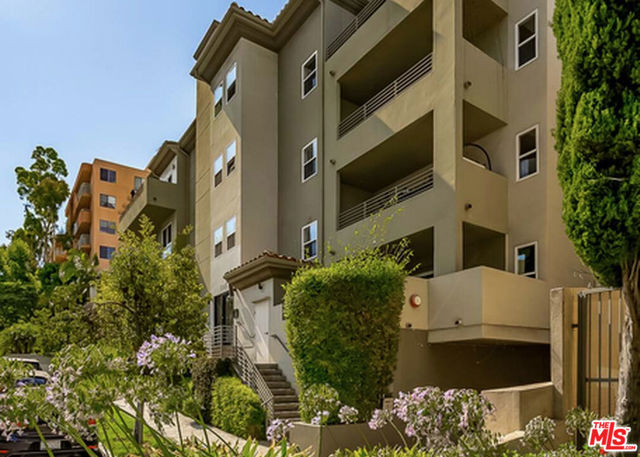 7249 Franklin Avenue, Los Angeles CA: https://media.crmls.org/mediaz/2c147928-0a4e-482c-ac08-308853920a21.jpg
