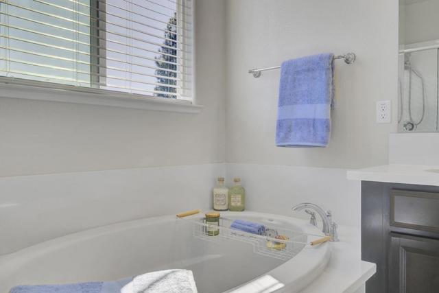 871 Cordoba Way, Hollister CA: https://media.crmls.org/mediaz/2c14ab83-fbb9-4c8d-8efb-89955c0b8531.jpg