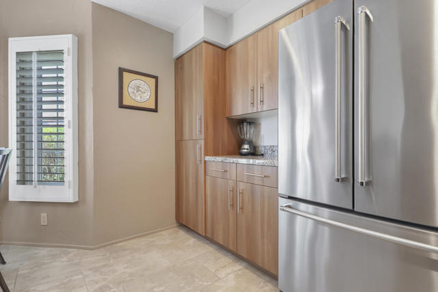 450 Desert Falls N Drive, Palm Desert CA: https://media.crmls.org/mediaz/2c14b109-67f4-483d-aa6d-e05a96a910ce.jpg
