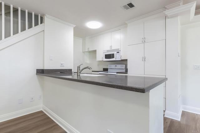 8842 Mission Vega Ct, Santee CA: https://media.crmls.org/mediaz/2c14be56-046c-444a-8130-8354f40c5683.jpg