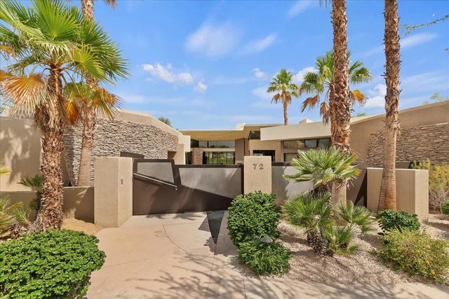 72 Royal Saint Georges Way, Rancho Mirage CA: https://media.crmls.org/mediaz/2c14c621-513f-4690-95c0-055d4f22d507.jpg