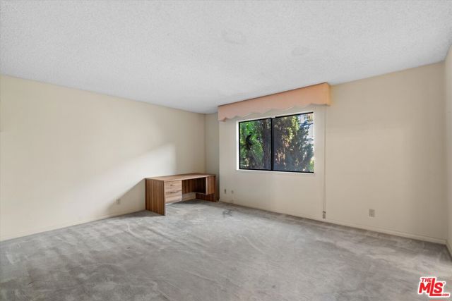 4560 Densmore Avenue, Encino CA: https://media.crmls.org/mediaz/2c14c794-a447-4ca4-b726-ad0fd0306221.jpg