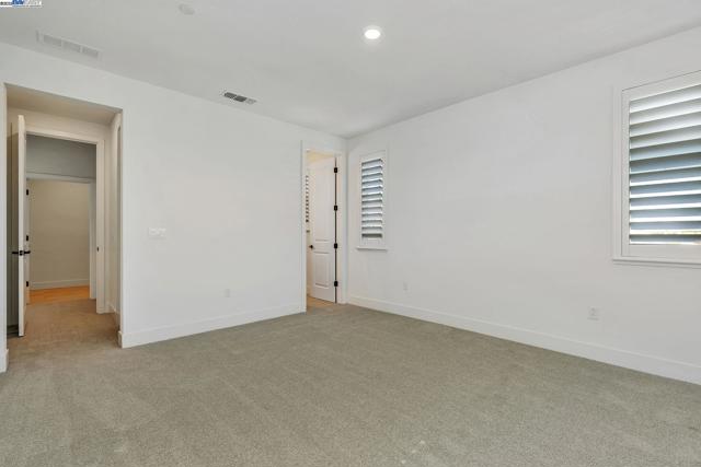 665 River Bend Dr, Lathrop CA: https://media.crmls.org/mediaz/2c150287-6201-4b4f-b06b-250ae9f49ace.jpg