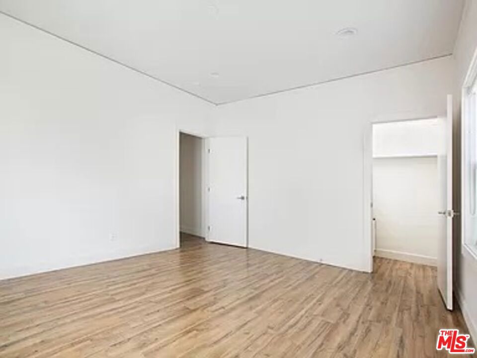 https://media.crmls.org/mediaz/2c1582fc-7062-404e-b5a1-c073a64e4132.jpg?preset=X-Large