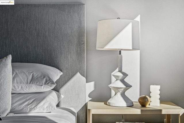 2400 Adeline ST, Oakland CA: https://media.crmls.org/mediaz/2c165139-5ec7-4f90-8414-3832e8ef68e5.jpg