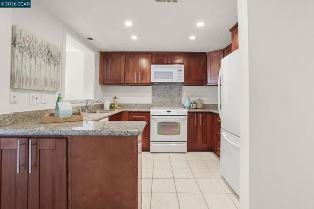 1525 Canyonwood Ct, Walnut Creek CA: https://media.crmls.org/mediaz/2c169b1b-6cc8-4024-b83c-9169e25057f7.jpg