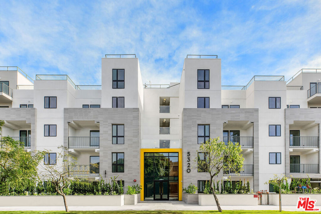 5320 Cartwright Avenue #206