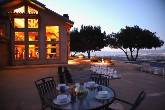 15060 Montebello Road, Cupertino CA: https://media.crmls.org/mediaz/2c16f10a-e2a4-4e03-b7e5-96c0925656d0.jpg