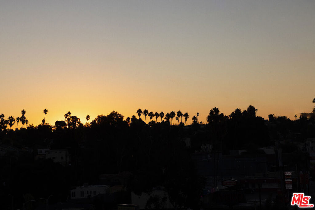 https://media.crmls.org/mediaz/2c174b26-62e5-4440-8296-57864c25f677.jpg?preset=X-Large