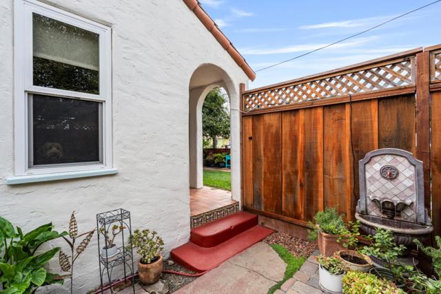 29 Buena Vista Street, Salinas CA: https://media.crmls.org/mediaz/2c184e6f-c5ce-4695-a2e1-af975535c3f4.jpg