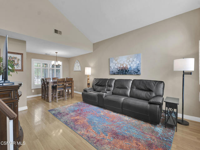 13100 View Mesa Street, Moorpark CA: https://media.crmls.org/mediaz/2c19de87-b284-480d-baac-6d1b7de77a8c.jpg
