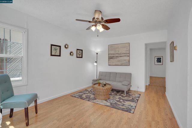 881 Merle Ave, Martinez CA: https://media.crmls.org/mediaz/2c19e8ee-ec32-416f-a00d-a023258e6131.jpg