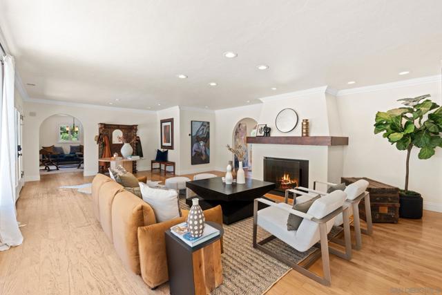 6347 Las Colinas, Rancho Santa Fe CA: https://media.crmls.org/mediaz/2c19e930-0738-4d35-942d-a7fdb01a9fd2.jpg