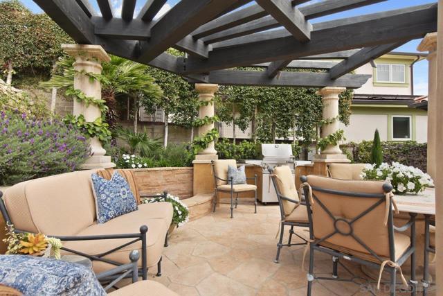 1250 Willow St, San Diego CA: https://media.crmls.org/mediaz/2c1a48ce-d6e8-4896-b91f-a6b016e246d0.jpg